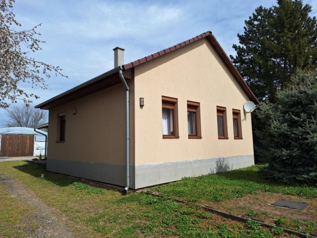 Eladó 77 nm-es Újszerű állapotú Családi ház Hódmezővásárhely