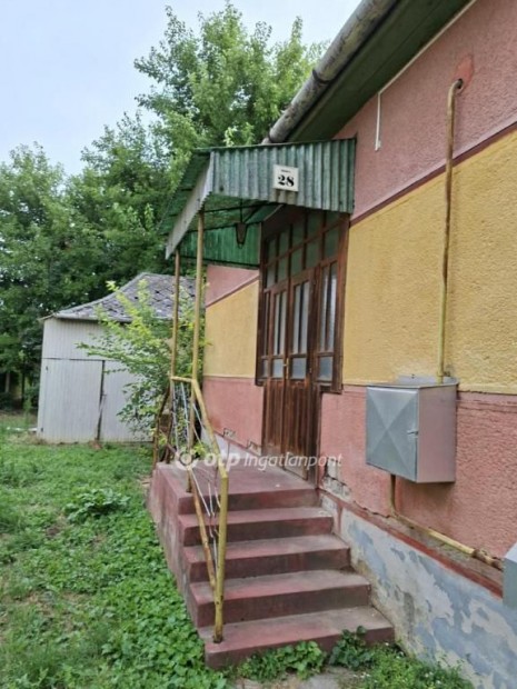 Elad� 77 nm-es h�z Hajd�dorog