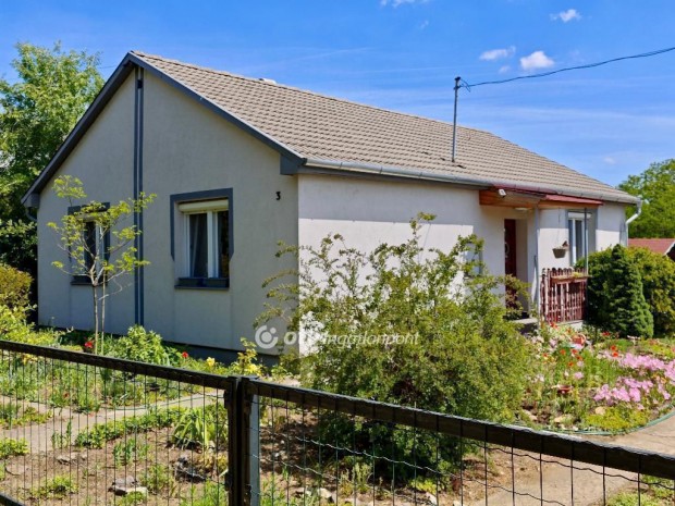 Elad� 77 nm-es h�z Ny�regyh�za