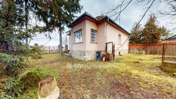 Elad� 77 nm-es h�z Sziksz�