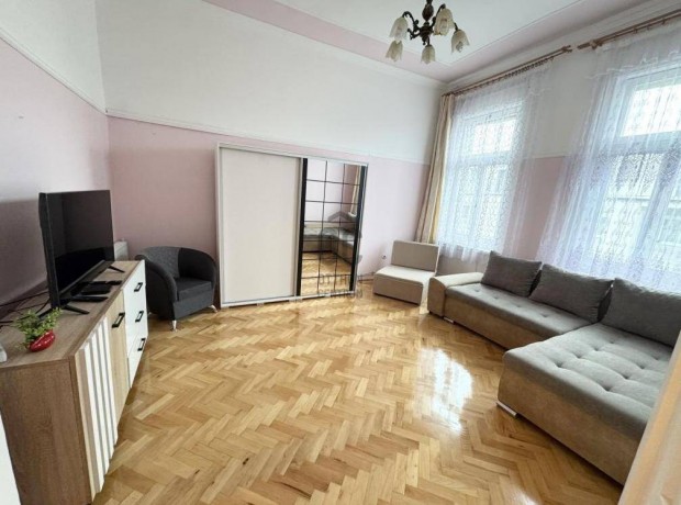 Elad� 77 nm-es lak�s Budapest 14. ker. #5120237