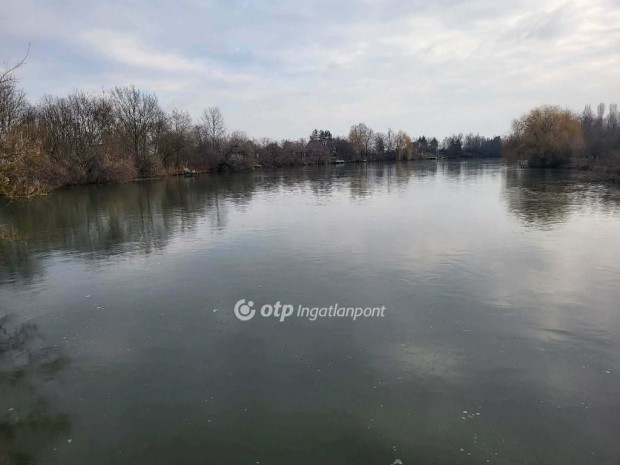 Elad� 789 nm-es telek Mez�t�r