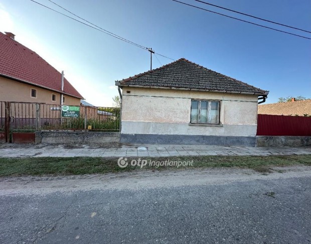 Elad� 78 nm-es Fel�j�tand� Csal�di h�z Homokm�gy Iskola