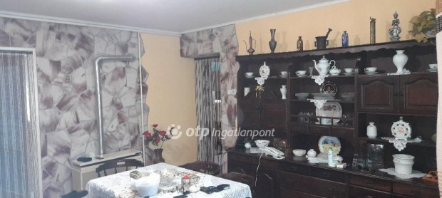 Elad� 78 nm-es h�z Tompa