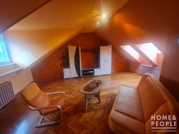 Elad� 78 nm-es t�gla lak�s H�dmez�v�s�rhely