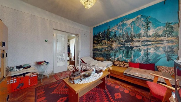 Elad� 79 nm-es h�z Napkor