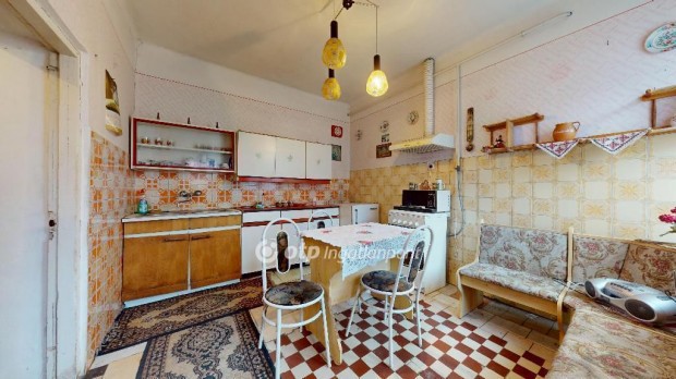 Elad� 79 nm-es h�z Napkor