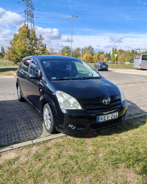 Eladó 7 személyes Toyota Corolla