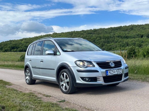 Eladó 7 személyes Volkswagen Touran Cross1.9 PD TDi