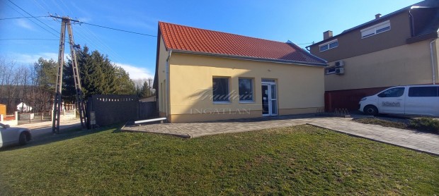 Elad� 80 m2 �zlet, Bakonyszentkir�ly