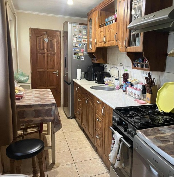 Elad� 80 nm-es Csal�di h�z N�dudvar