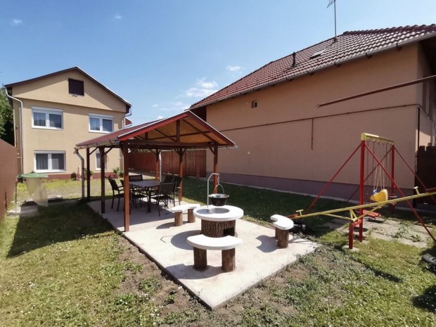 Elad� 80 nm-es Fel�j�tott �d�l�, nyaral� Hajd�szoboszl�