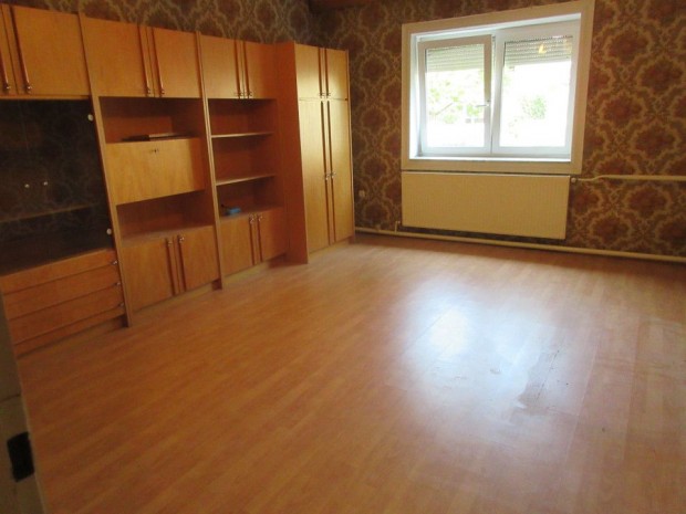 Elad� 80 nm-es K�zepes �llapot� Ikerh�z Debrecen