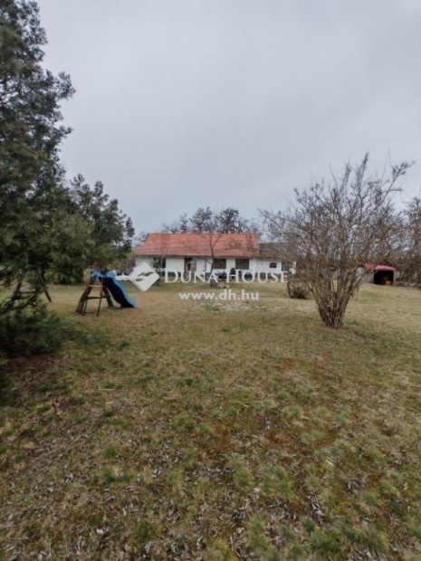 Eladó 80 nm-es ház Csemő