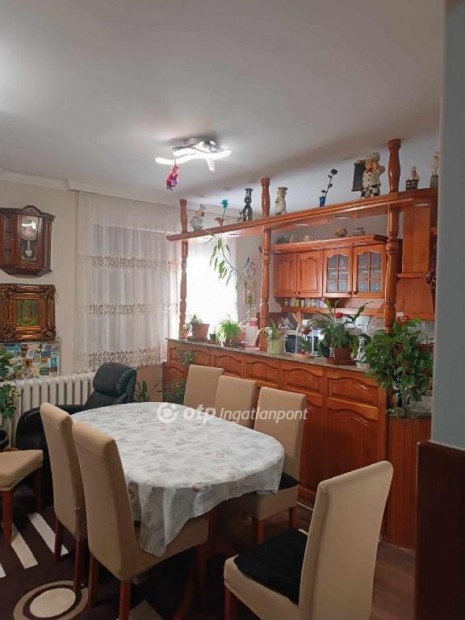 Elad� 80 nm-es h�z Hajd�n�n�s