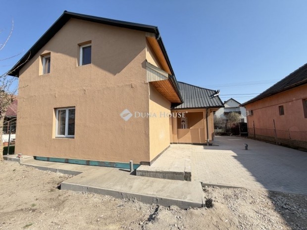 Elad� 80 nm-es h�z Hal�sztelek