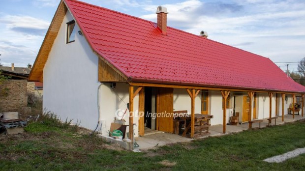 Elad� 80 nm-es h�z Magyarkeszi