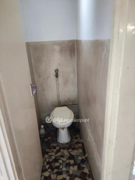 Elad� 80 nm-es h�z Mez�ber�ny