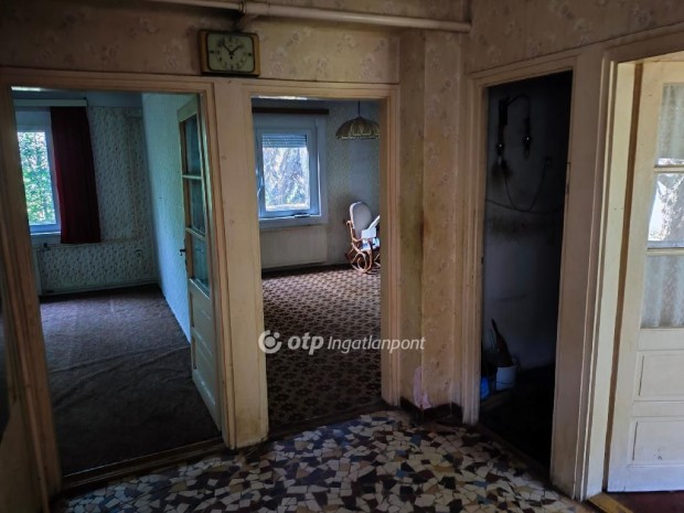 Elad� 80 nm-es h�z Mez�ber�ny