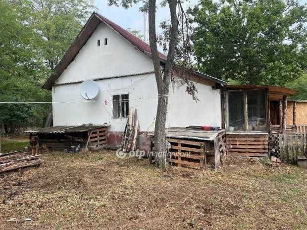 Elad� 80 nm-es h�z Szabadsz�ll�s