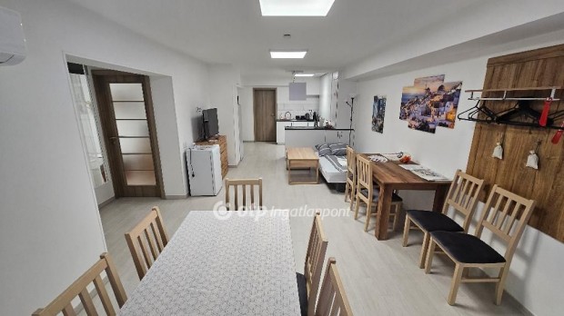 Elad� 80 nm-es lak�s Eger