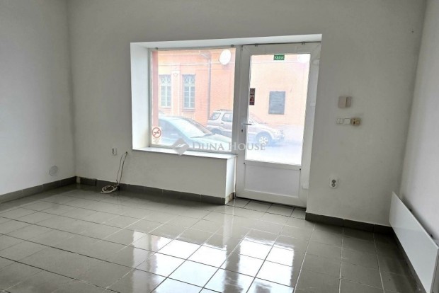 Elad� 80 nm-es lak�s Esztergom