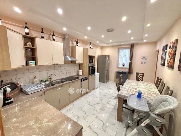 Elad� 80 nm-es lak�s Paks