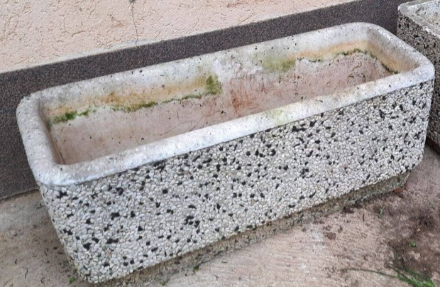 Eladó 80x30x35 cm beton virágtartó