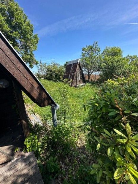 Elad� 811 nm-es telek Szentendre