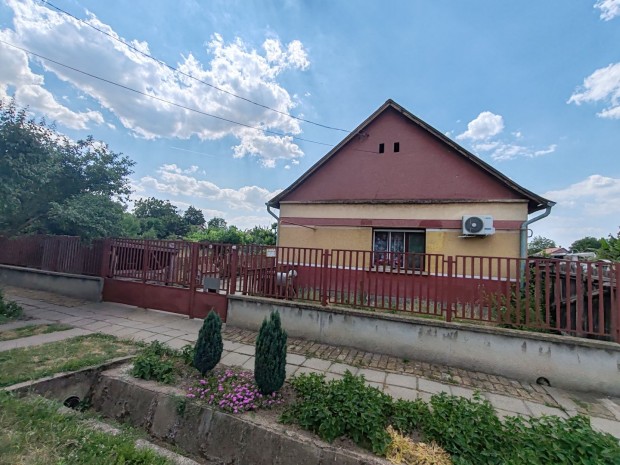 Elad� 81.20 m2 csal�di h�z, Csongr�d