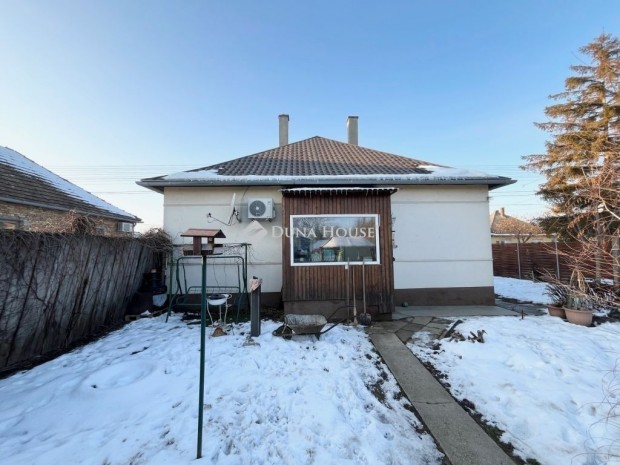 Elad� 81 nm-es h�z Lovasber�ny