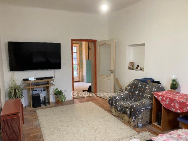 Elad� 81 nm-es lak�s Csongr�d