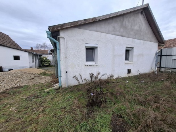 Elad� 82 nm-es h�z Kiskunf�legyh�za