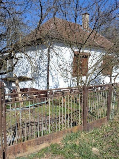 Elad� 82 nm-es h�z Lispeszentadorj�n