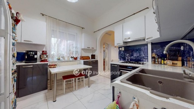 Elad� 82 nm-es h�z Nagyk�ll�