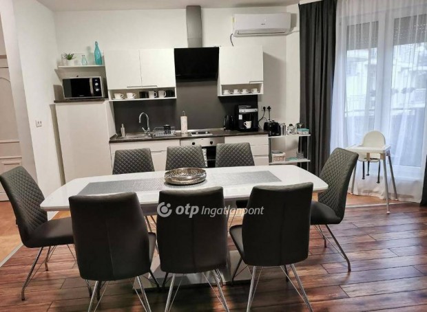 Elad� 82 nm-es lak�s Hajd�szoboszl� #5021132