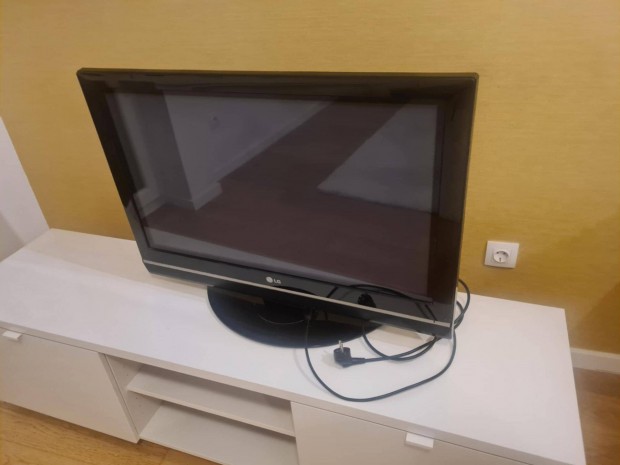 Eladó 82cm-es LG TV