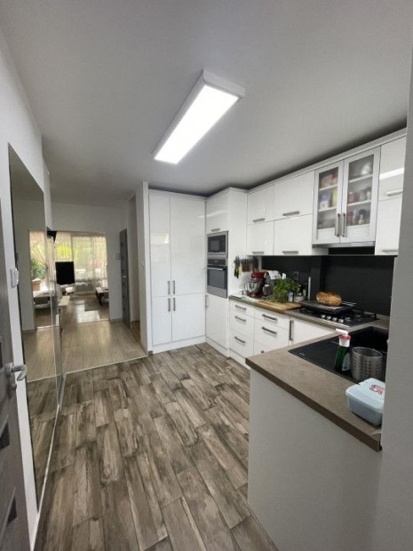 Elad� 83 nm-es Fel�j�tott Sorh�z Debrecen