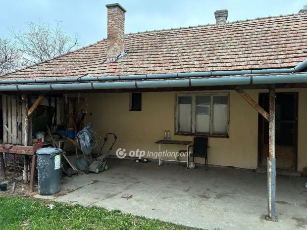 Elad� 83 nm-es h�z Gyula