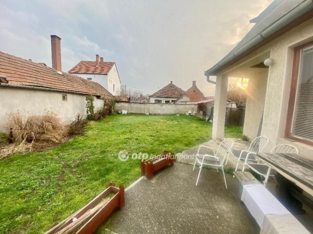 Elad� 83 nm-es h�z J�szber�ny