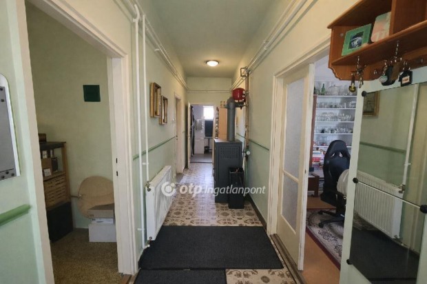 Elad� 83 nm-es h�z �csa