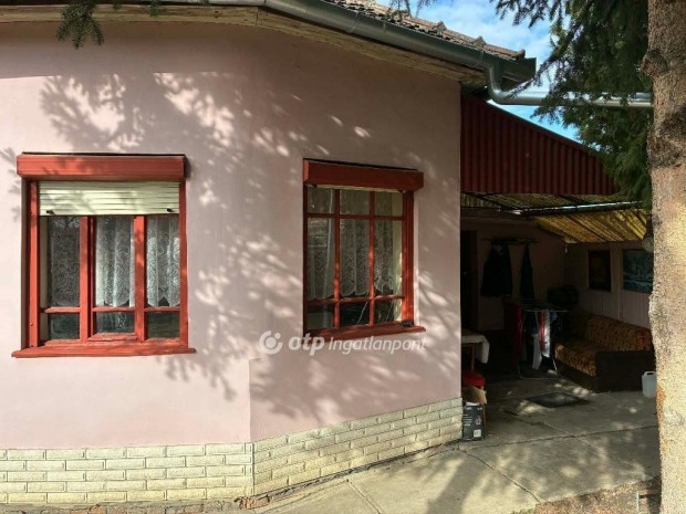 Elad� 83 nm-es h�z Sarkad