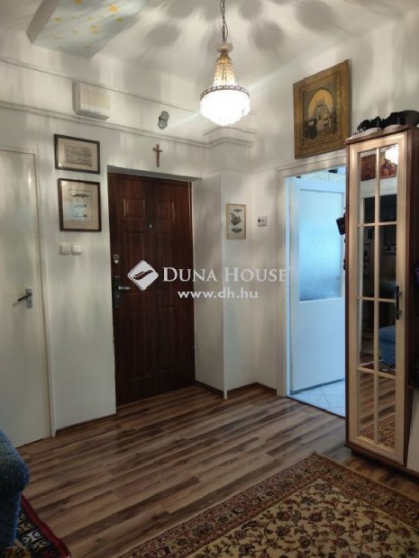 Elad� 83 nm-es lak�s Kecskem�t