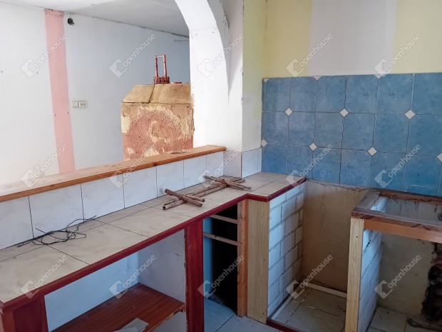 Elad� 84 nm-es h�z Csokonyavisonta