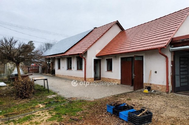 Elad� 84 nm-es h�z Leps�ny