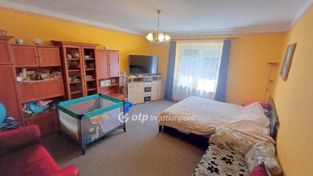 Elad� 84 nm-es h�z Tiszap�sp�ki