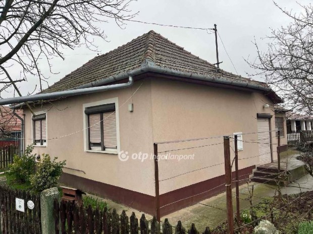 Eladó 84 nm-es ház Zsáka