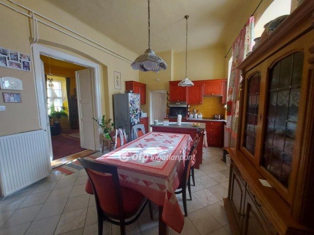 Elad� 84 nm-es lak�s P�cs