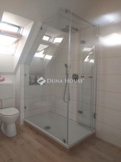 Elad� 84 nm-es lak�s Sukor�