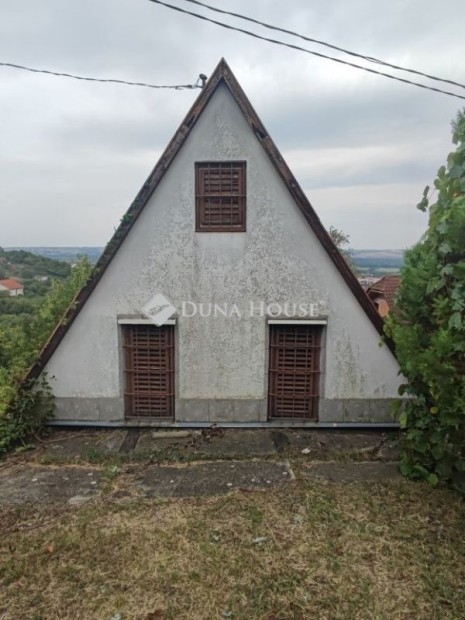 Elad� 852 nm-es telek P�cs